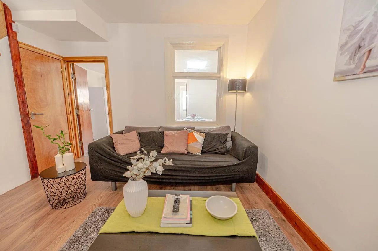 Beautiful 4 Bedrooms House, 7 Walk To Train Station Plumstead  United Kingdom