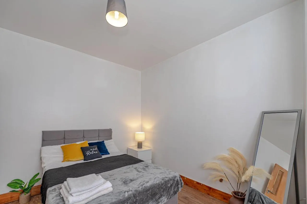 Holiday home Beautiful 4 Bedrooms House, 7 Walk To Train Station Plumstead  United Kingdom