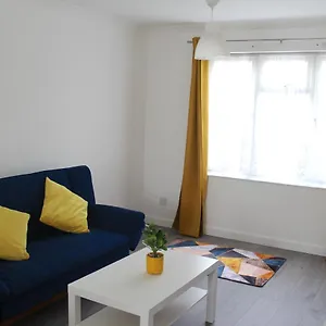 Coolfin House-close To Excel, Contractors, Relocators, Paid Parking London