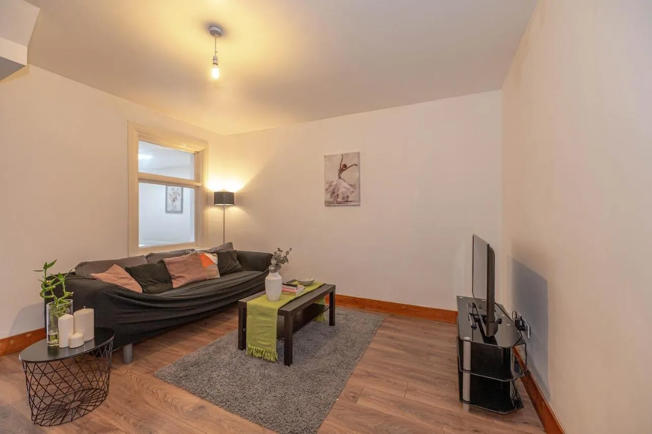 Beautiful 4 Bedrooms House, 7 Walk To Train Station Plumstead  0*, Plumstead (Greater London) United Kingdom